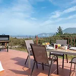 Дом отдыха Salty Pebble House *
