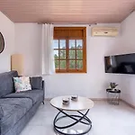 Salty Pebble House * Фискардон