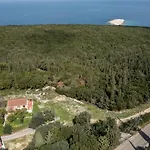Salty Pebble House Дом отдыха *