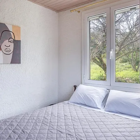 Salty Pebble House بيت للعطل