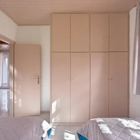 Salty Pebble House 度假居 *